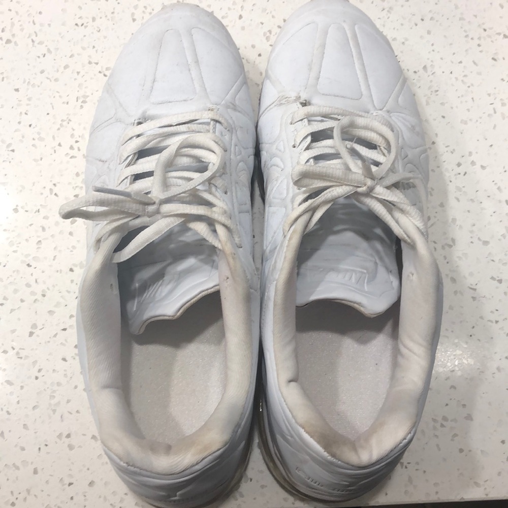 Nike AirMax 2011 (leather)